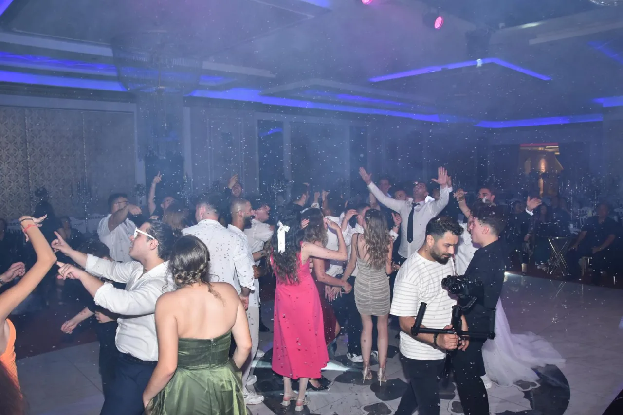 Grand Sofia dans pistinde eğlenen misafirler