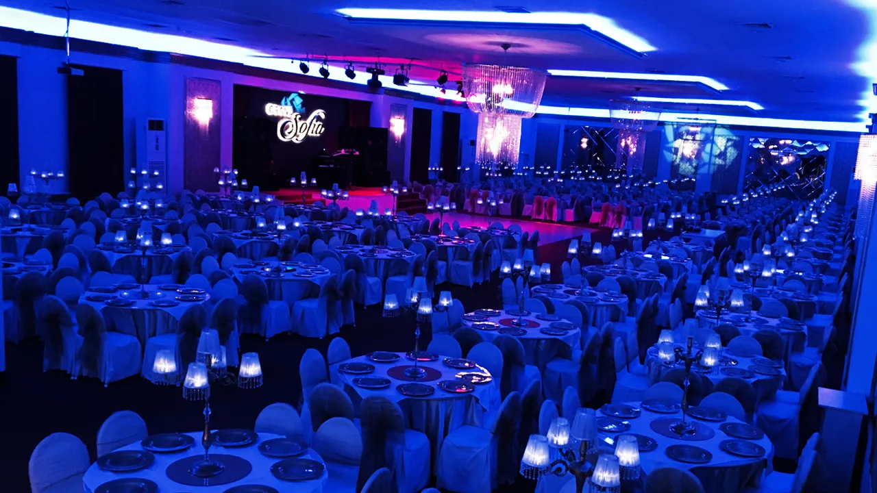 Grand Sofia düğün salonunda gece aydınlatması