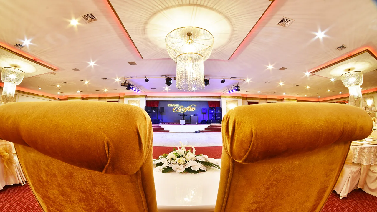 Gelin damat masasından Grand Sofia salonunun görünümü